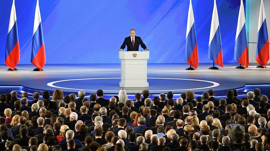 В обращении к Федеральному собранию Путин пообещал обновить здравоохранение и помочь нуждающимся