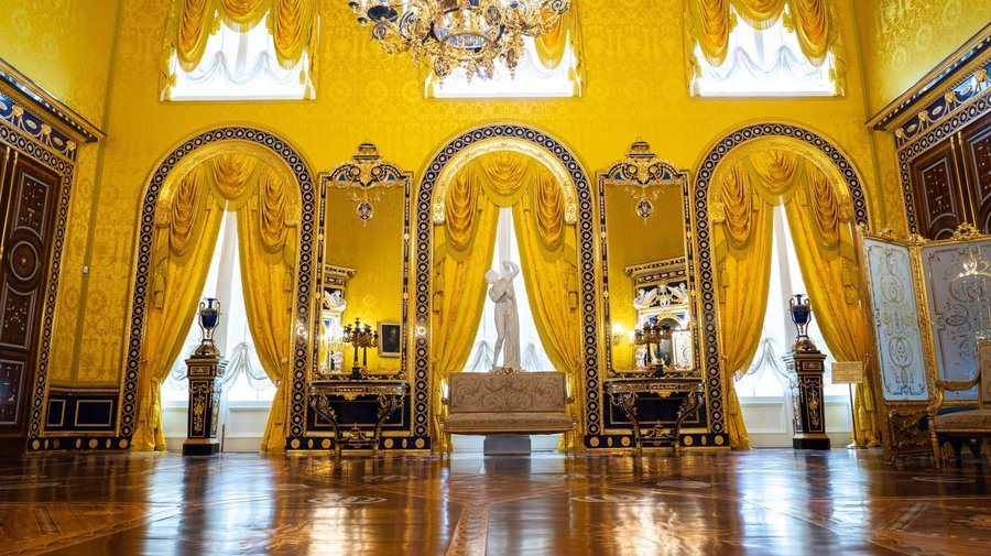 В Царском Cеле завершилась реставрация Лионского зала