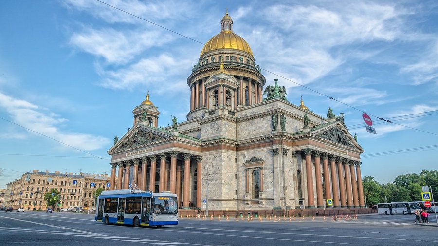 В Петербурге общественный транспорт изменит маршрут