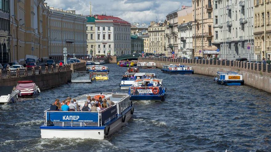 Прогулки на теплоходе по рекам и каналам