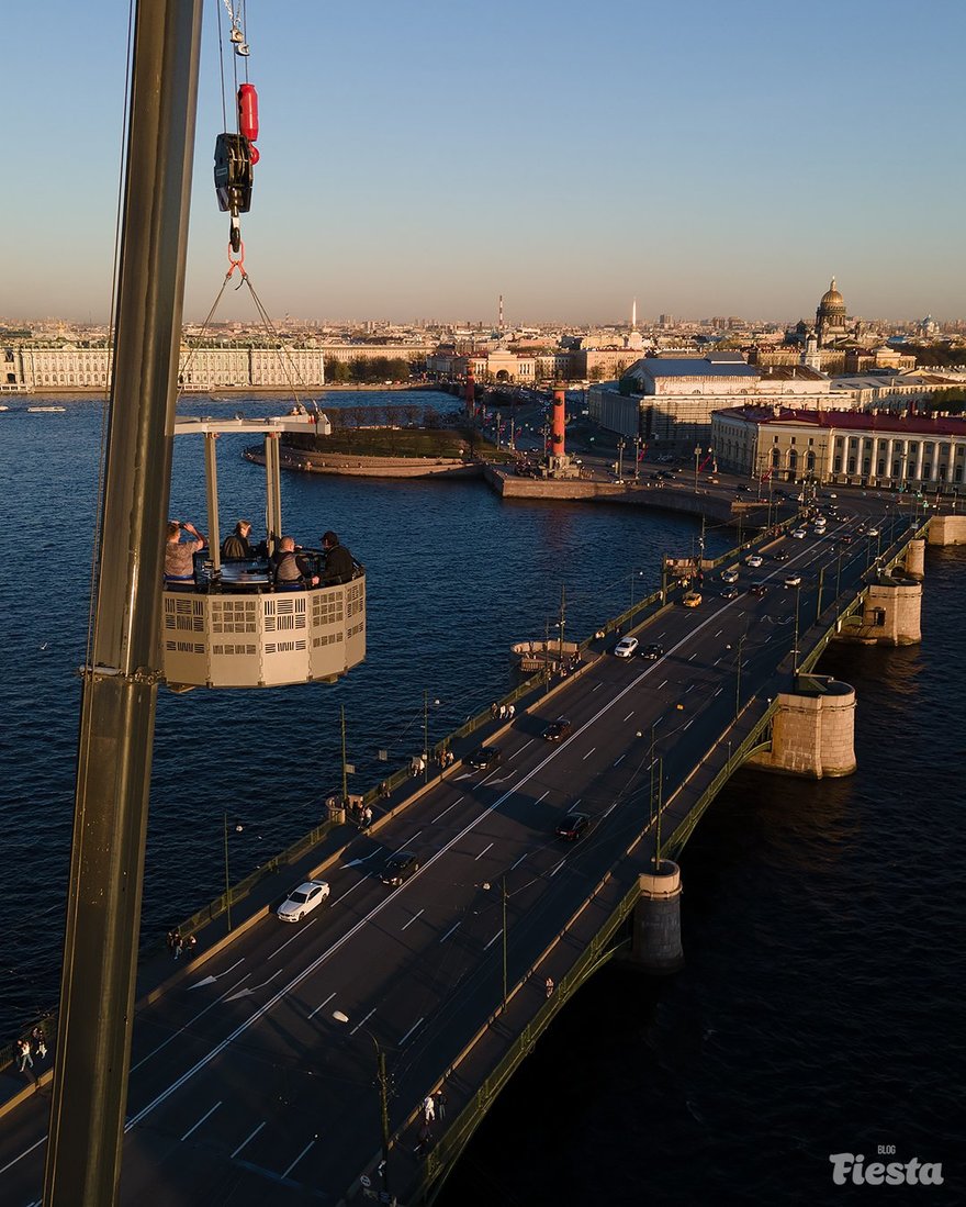 В центре Петербурга появился подъёмник для высотного обзора