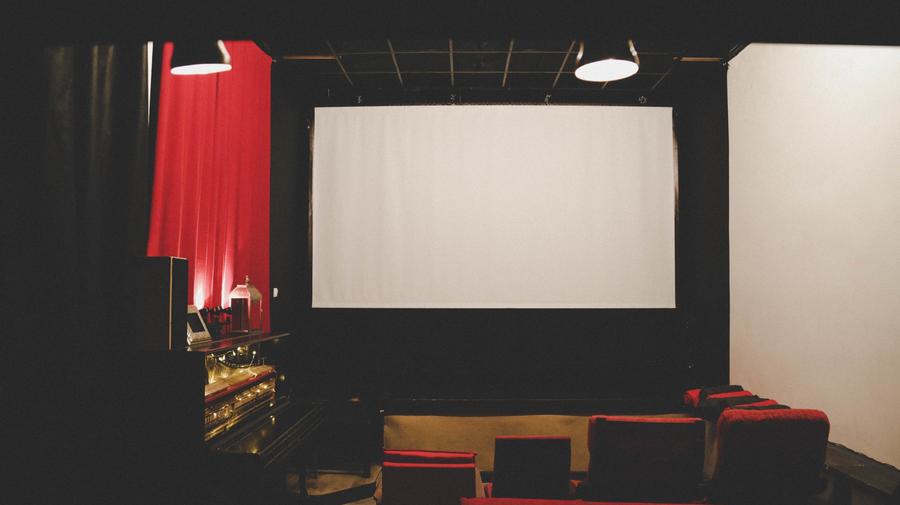 Камерный кинотеатр Out Cinema