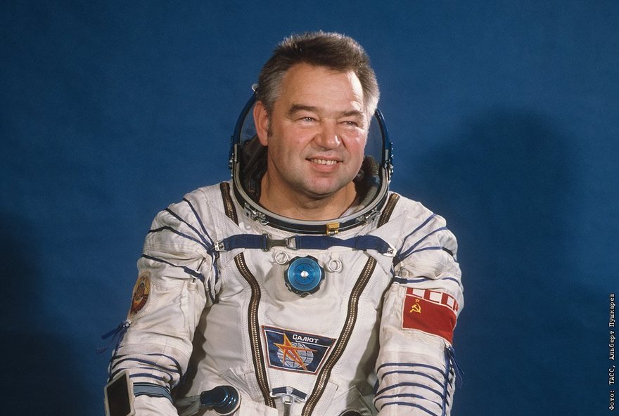 Выставка «Космонавт планеты Ленинград»