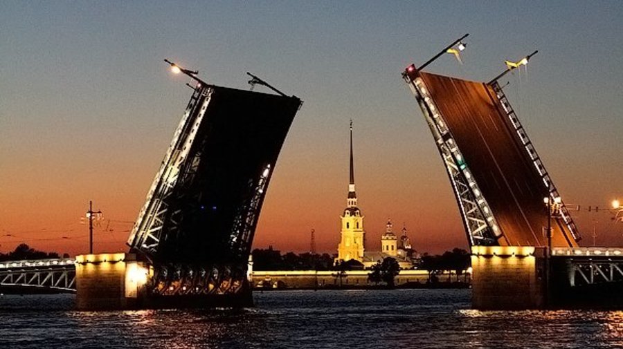 В Петербурге в честь Международного книжного салона Дворцовый мост будут разводить под особенную музыку