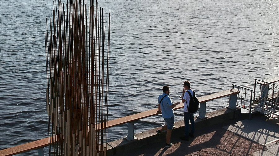 В Петербурге открылся первый в мире памятник искусственному интеллекту