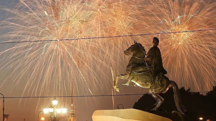 Жители Петроградской стороны возмутились салютом в честь Александра Невского