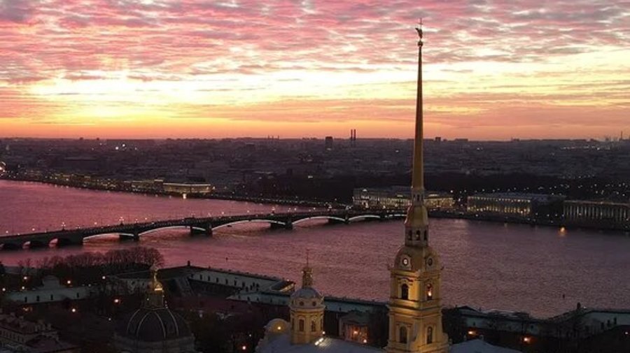 Фоторепортаж: осенний рассвет над Заячьим островом