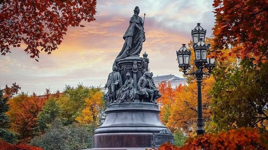 Во власти циклона: в Петербурге 13 октября будет тепло