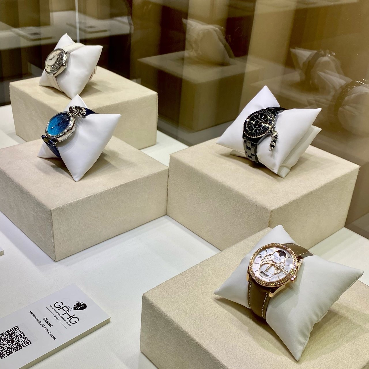 Выставка лучших наручных часов мира в музее Фаберже