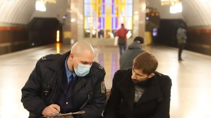 Чиновники проверили соблюдение масочного режима в метро