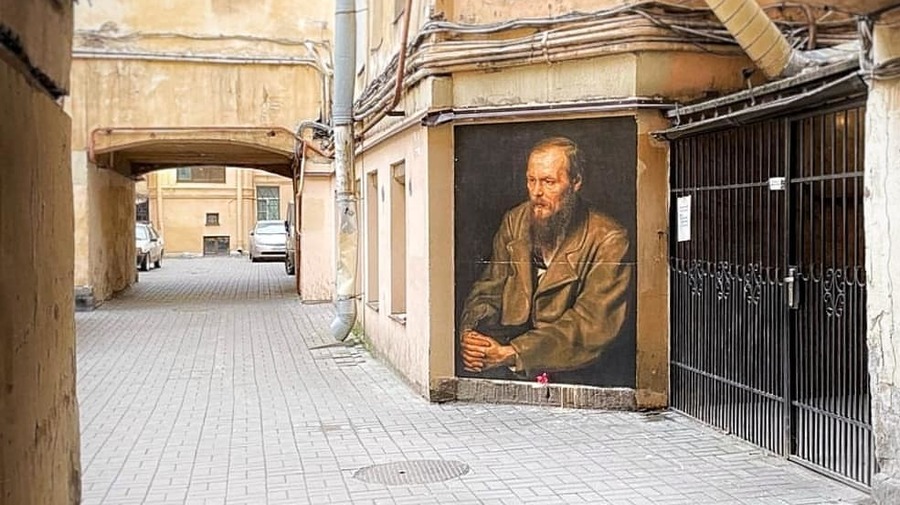 В Санкт-Петербурге закрасили граффити с Достоевским