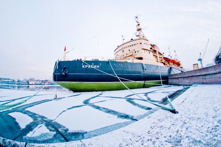 Экскурсии по ледоколу «Красин» с капитаном и семейные утренники с Умкой на борту