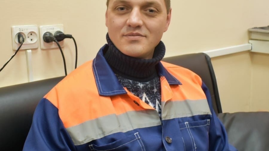 Сантехник в Петербурге спас пассажиров троллейбуса от ожогов во время прорыва трубы