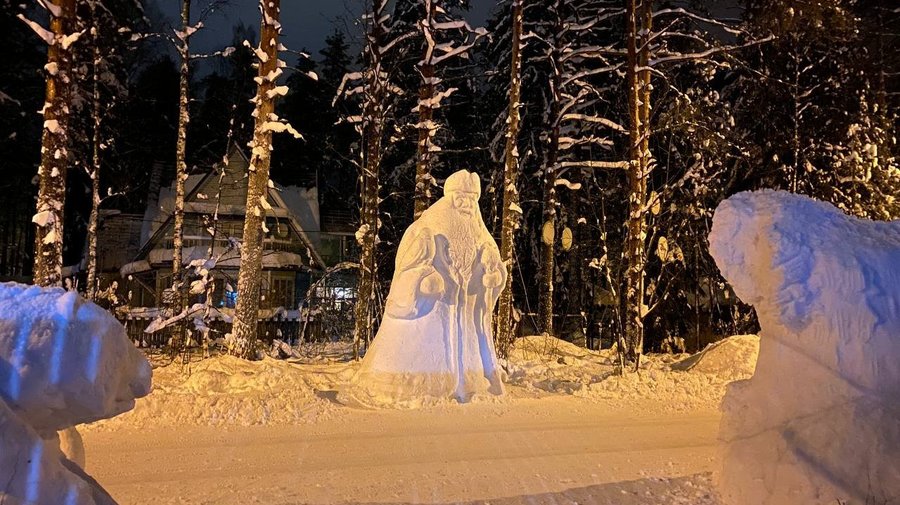 В Петербурге появились снежные скульптуры от местного умельца