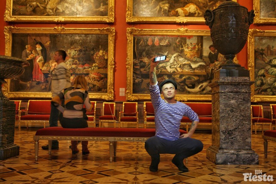 В Международный день музейного селфи Эрмитаж призвал посетителей больше фотографироваться