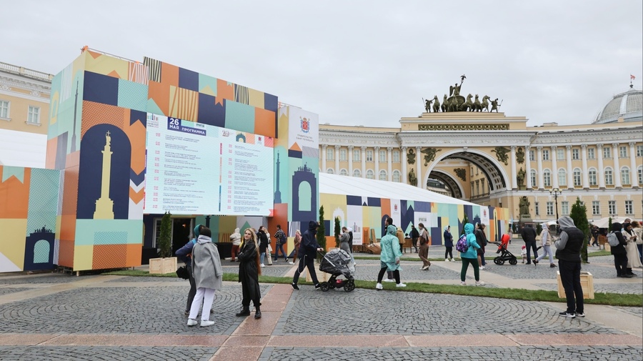 На Дворцовой площади в Петербурге будет работать «литературная почта»