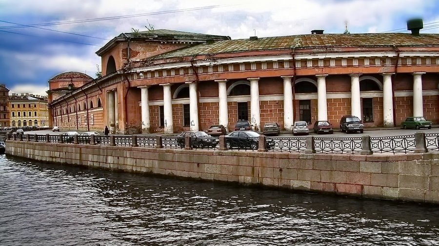 Полуразрушенное Конюшенное ведомство в Петербурге выставили на торги за рубль