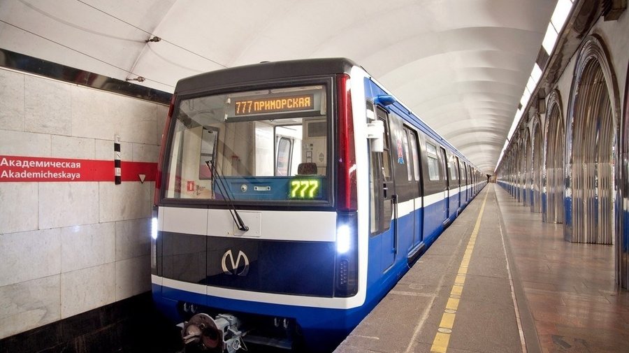 Во время празднования Дня города петербургское метро будет работать всю ночь