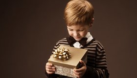 Каким подарком порадовать ребенка
