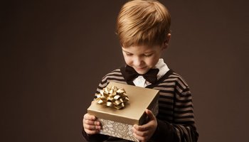 Каким подарком порадовать ребенка