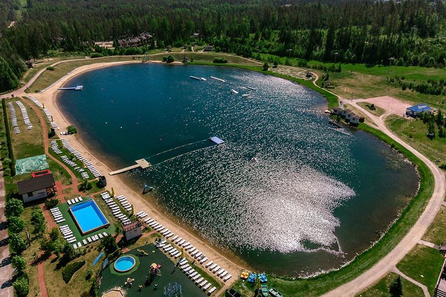 МЧС разрешило купаться на 21 пляже Ленобласти