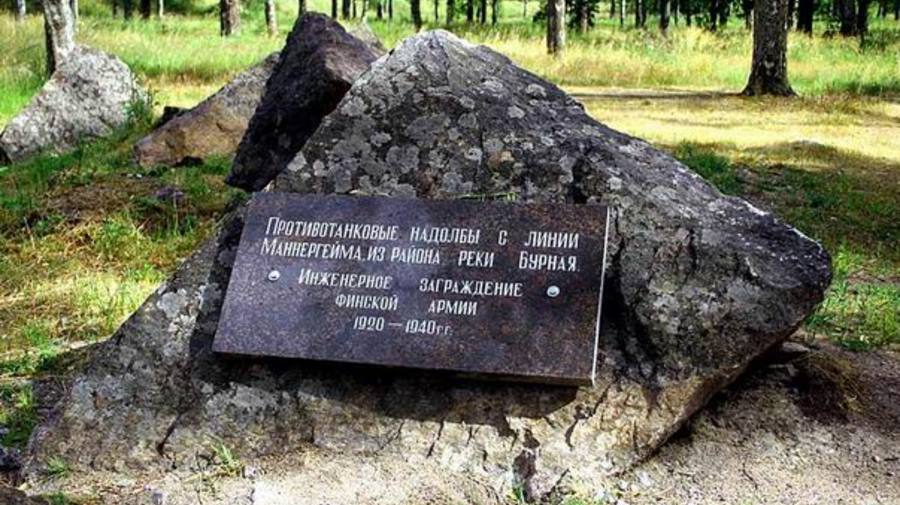Мемориальные противотанковые надолбы