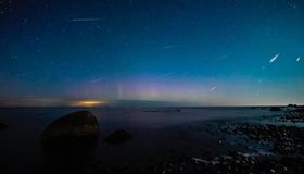 В Ленинградской области фотограф поймал в один кадр метеоритный поток и северное сияние