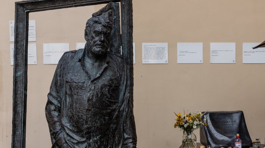 В Таврическом саду и на набережных смарт-система озвучит произведения Довлатова
