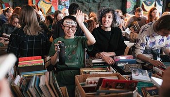 Книжный маркет «Фонарь»