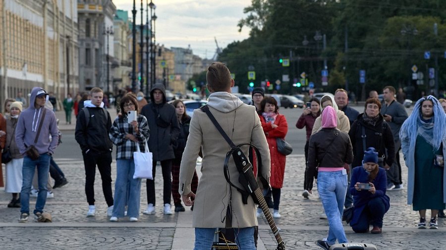 Петербургские депутаты приняли законопроект о выступлениях уличных музыкантах
