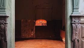 Подлинный абажур семьи Бродских вернулся после долгой реставрации в музей «Полторы комнаты»