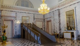 В Александровском дворце в Царском Селе открылся отреставрированный Зал с горкой