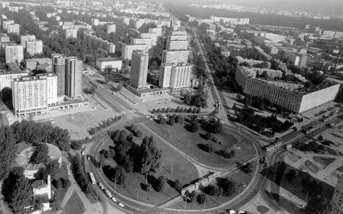 Фотовыставка «Как Петроград превращался в Ленинград»
