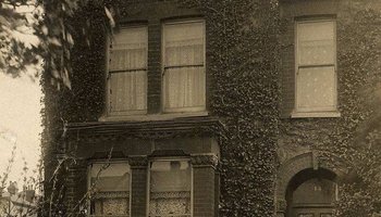 Моноспектакль «Я была счастлива, счастлива, счастлива…» по дневникам, письмам и воспоминаниям жены Ф.М. Достоевского Анны Григорьевны Достоевской