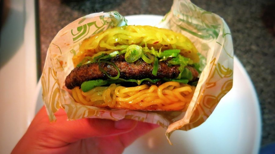 «Рамен-бургер» в "Armen, Ramen!"