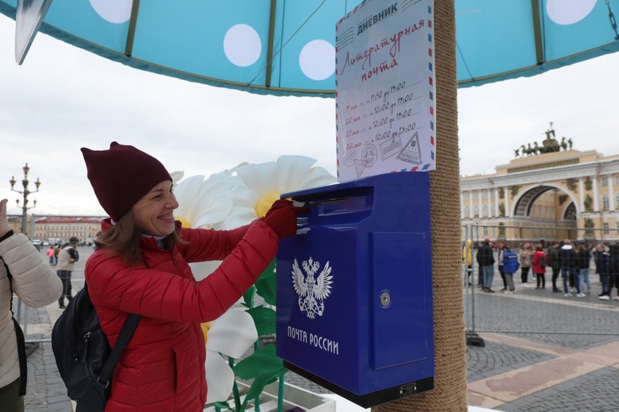 На Дворцовой площади будет работать «Литературная почта»