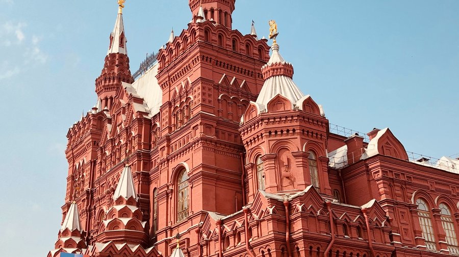 Парад Победы на Красной площади открыли суворовцы Московского военно-музыкального училища имени генерал-лейтенанта В. М. Халилова