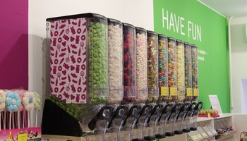 Lizard candy shop — магазин сладостей европейского формата