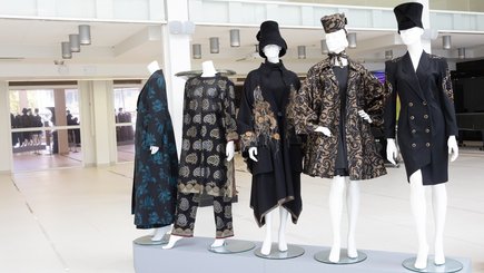 Выставка костюмов Вячеслава Зайцева и Валентина Юдашкина в Эрмитаже — фото 2