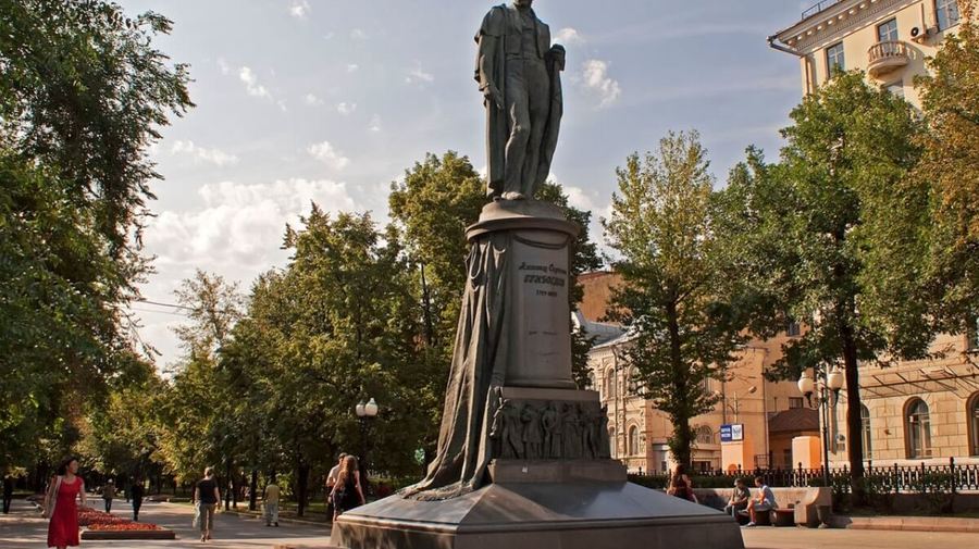Памятник А. С. Грибоедову