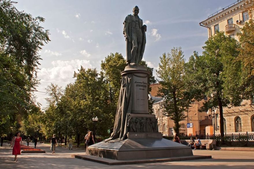 Памятник А. С. Грибоедову 