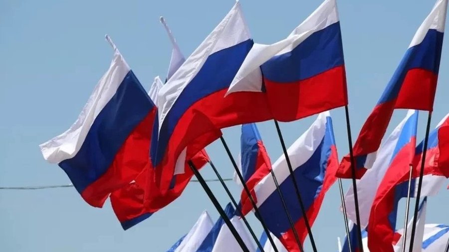 Столицу украсили более 4 тысяч флагов ко Дню России