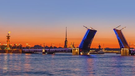 Автобусная экскурсия с прогулкой на теплоходе «Ночной Петербург с воды и земли» — фото 1