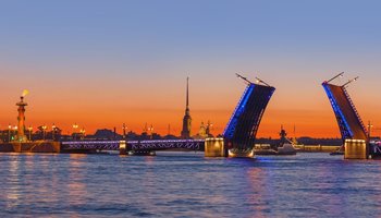 Автобусная экскурсия с прогулкой на теплоходе «Ночной Петербург с воды и земли»