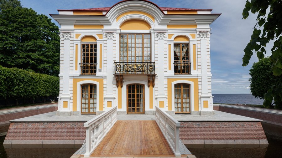 В Петергофе после двухлетней реставрации открыли павильон «Эрмитаж»