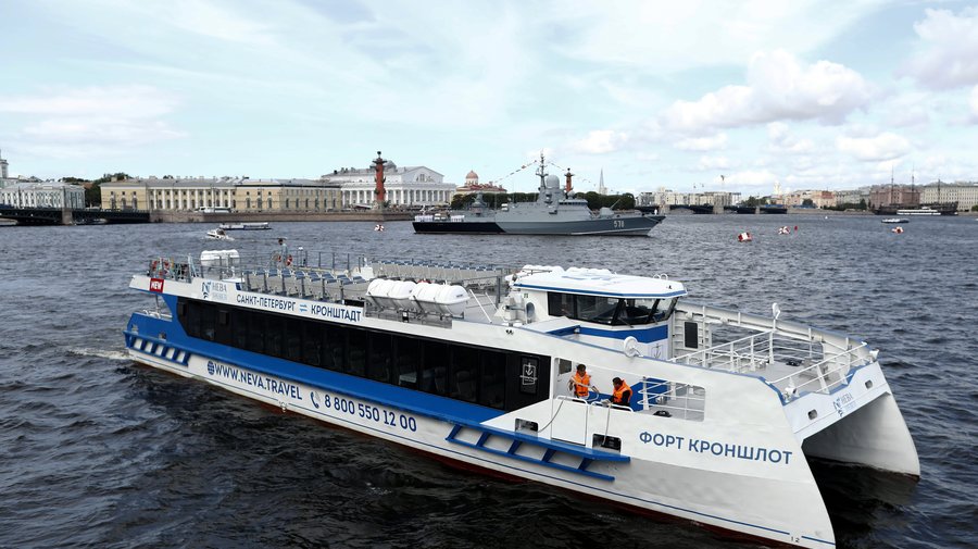 Скоростной катамаран «Форт Кроншлот» начал курсировать между Петербургом и «Островом фортов»