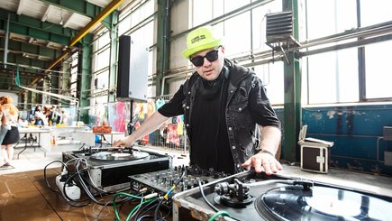 Фестиваль футболок и принтов T-SHIRT FEST в «Севкабель Порту» — фото 7