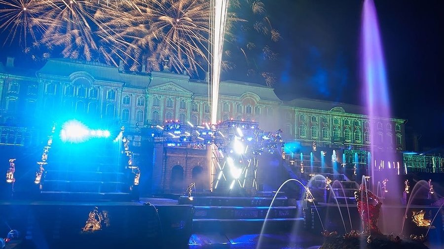 Осенний праздник фонтанов-2023 в Петергофе