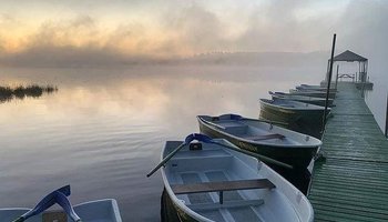 Лес, воздух, озеро. Топ мест недалеко от Санкт-Петербурга, где можно пожить у воды