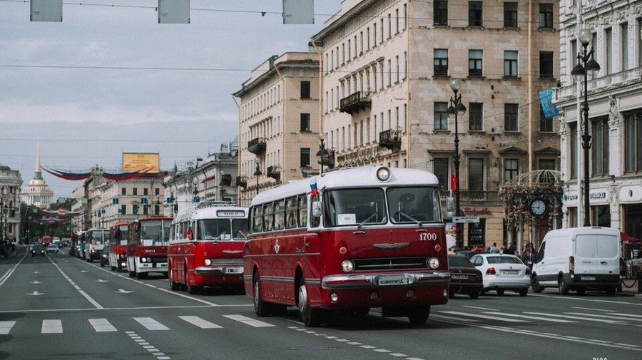 Петербуржцы смогут бесплатно прокатиться на ретроавтобусах